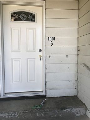 4th image of 1000 Central Ave #3