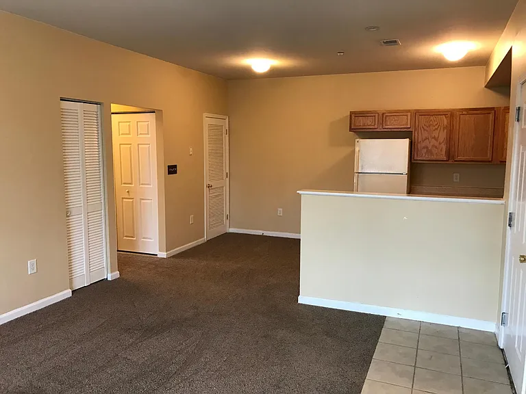 730 Bassett Dr — Photo 3
