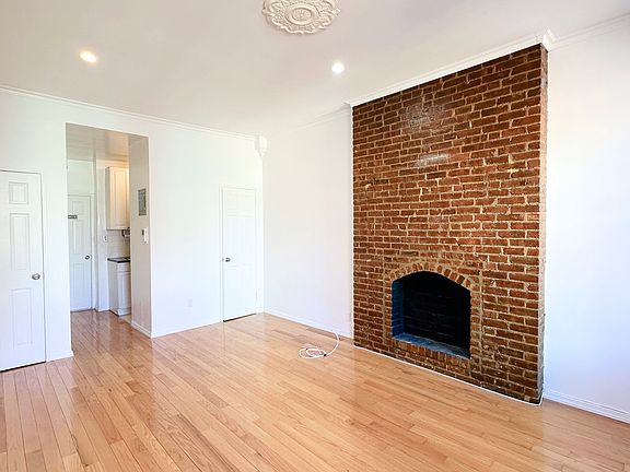 4th image of 212 E 83rd St APT 5C