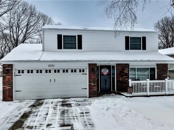 26797 Redwood Dr, Olmsted Falls, OH 44138