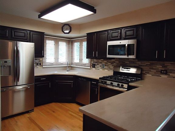 4th image of 421 Woodcroft Ln