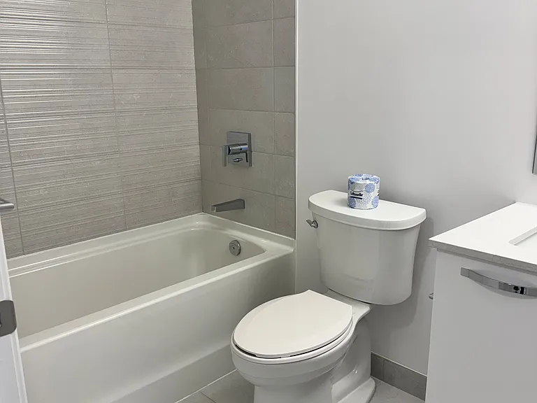 75 James St S #624 — Photo 11