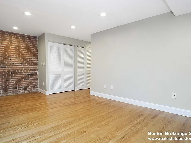 95 Gainsborough St — Photo 4