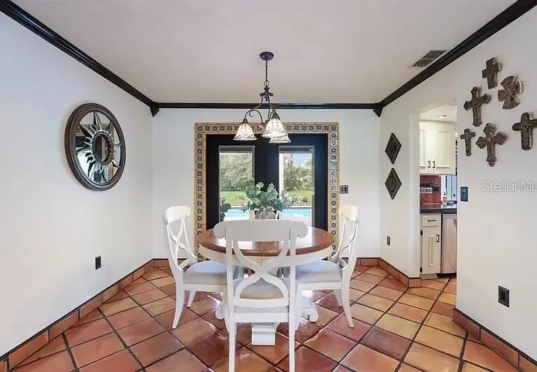 2077 Racimo Dr — Photo 12