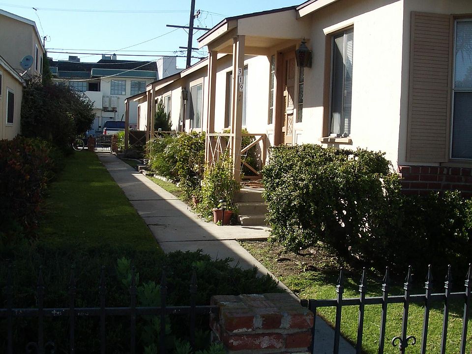 Lawn, all units separate entrances