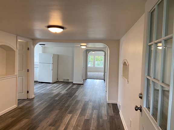 2nd image of 137 E Averill St