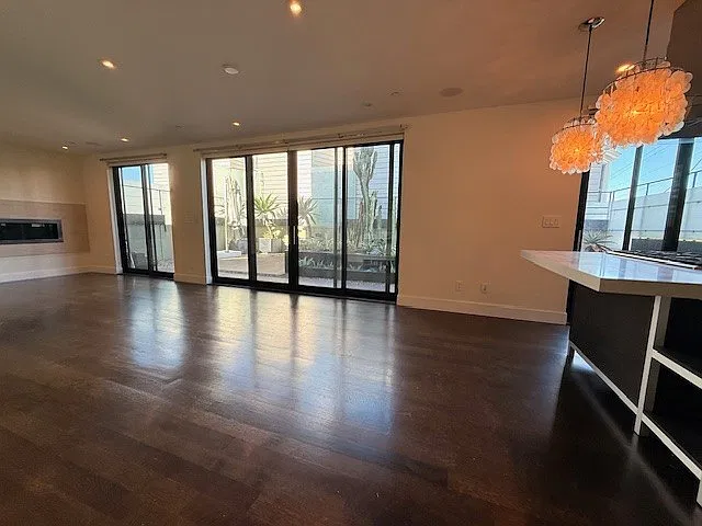 3 bed, 1587 sqft, $18,000 — Photo 2