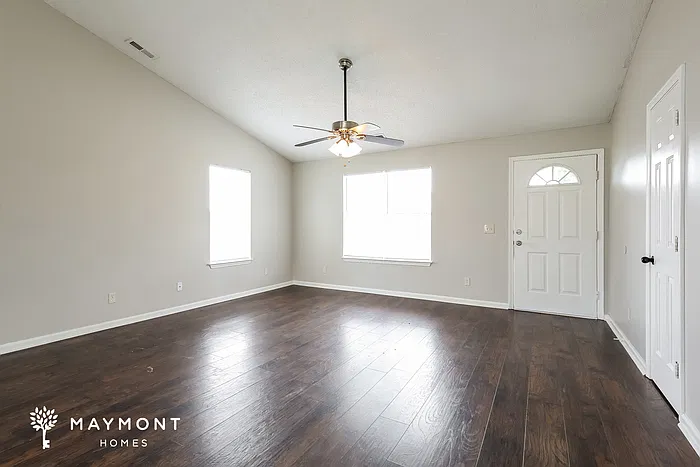 3 bed, 2.0 bath, 1147 sqft, $1,690 — Photo 3