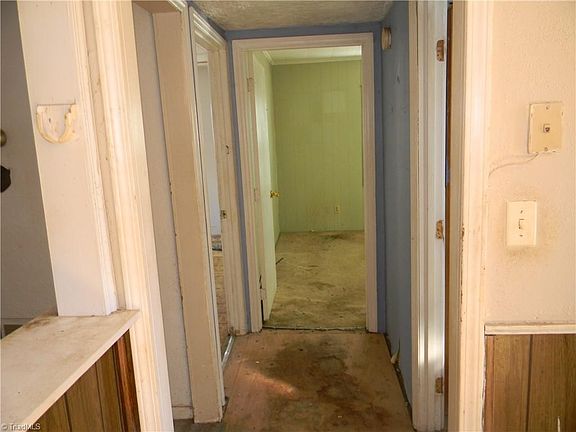 3rd image of 1813 Ontario St