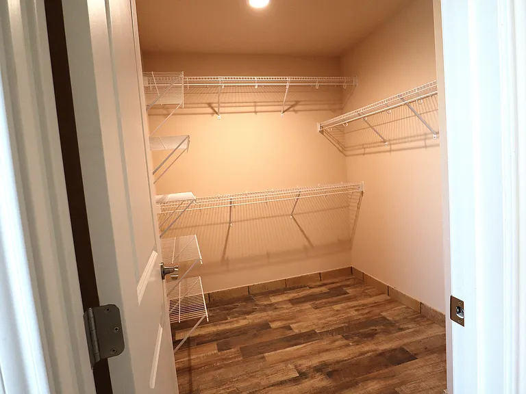 MASTER WALKIN CLOSET