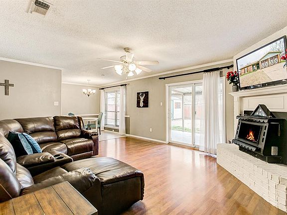 5th image of 517 NW Jayellen Ave