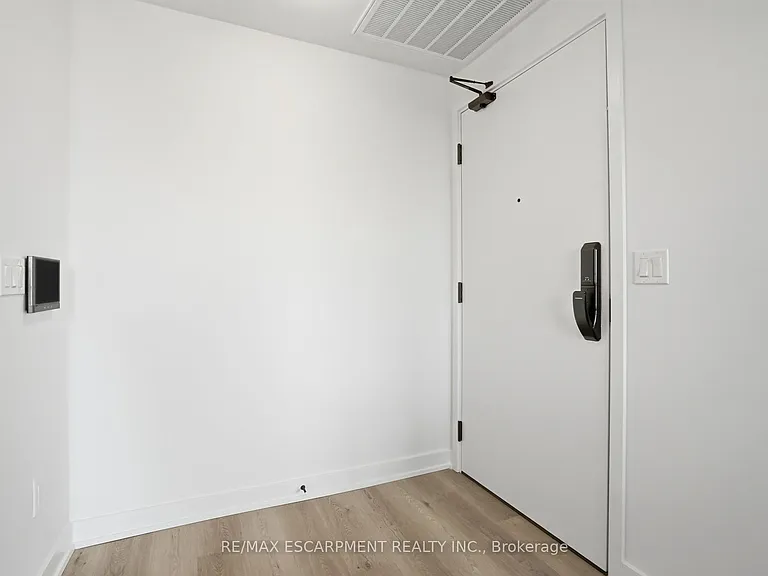2075 Lakeshore Rd #702 — Photo 6