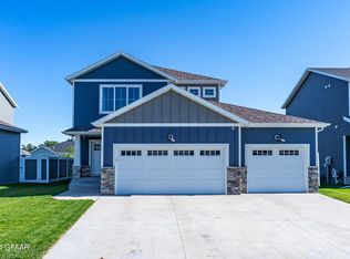 450 Plymouth Ln, Grand Forks, ND 58201