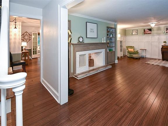 3rd image of 4042 Diane Dr