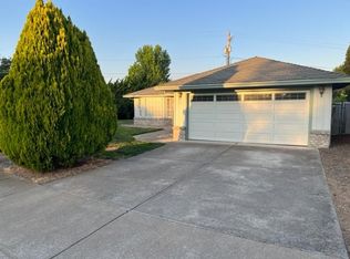 901 Rebecca Dr, Phoenix, OR 97535