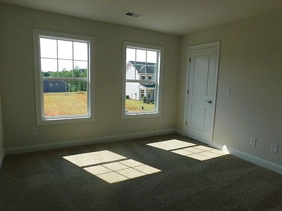 2nd bedroom w/in closet