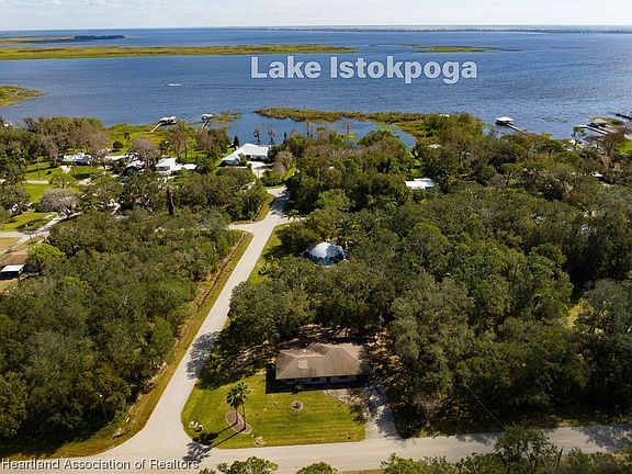 2nd image of 465 Highlands Lake Dr