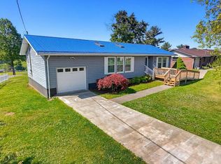 11 Hankins Ln, Castlewood, VA 24224