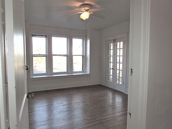 2nd image of 3100 Vanderbilt Pl #1