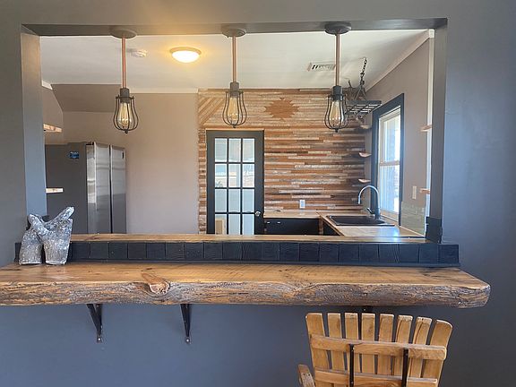 4th image of 2083 Gladstone St #1