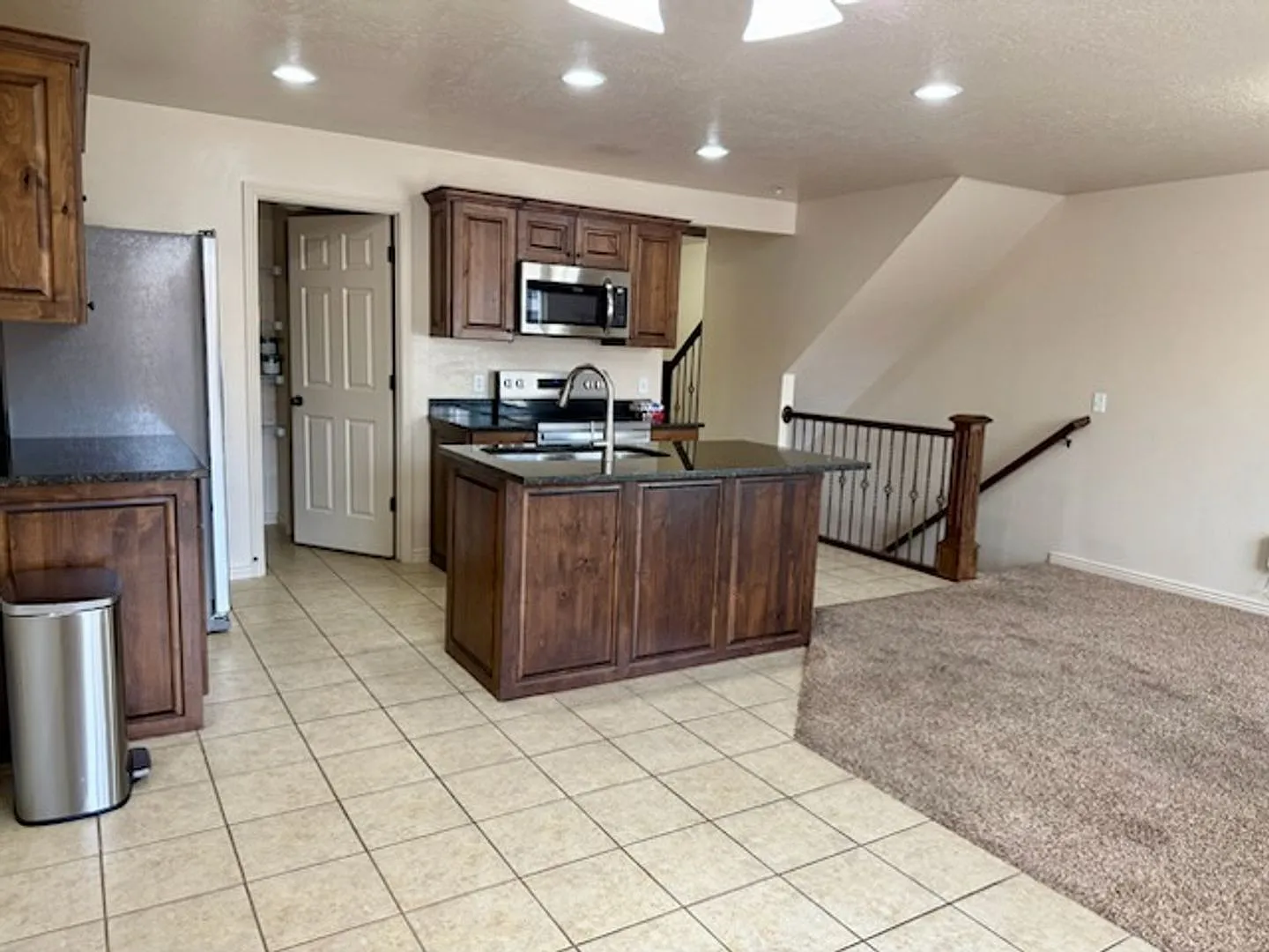 3 Level Townhome With A Large Basement! Move In Special-$350 Off First Full Month Rent — Photo 2