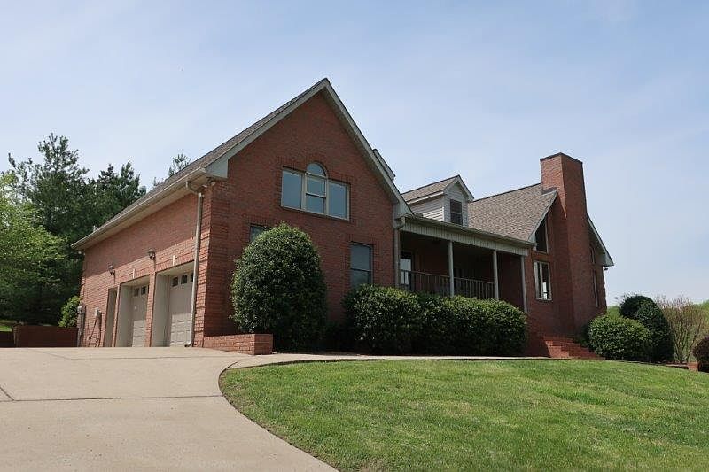 1st image of 125 Giles Ln