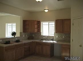 largeand lovely tiled kitchen