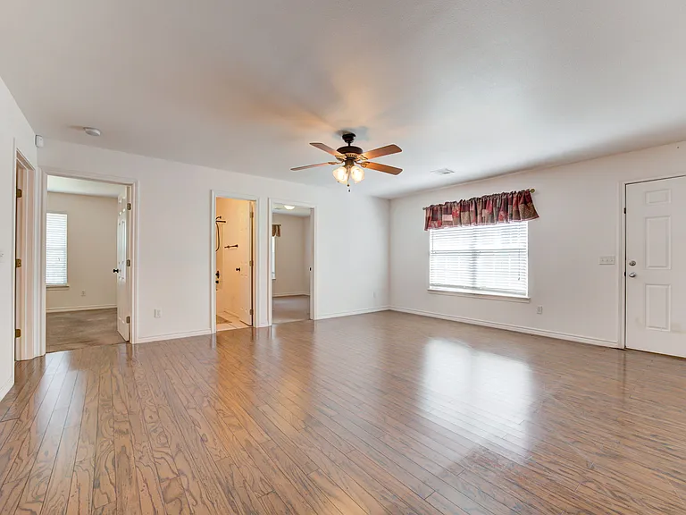3727 Cedar Ridge Dr — Photo 4