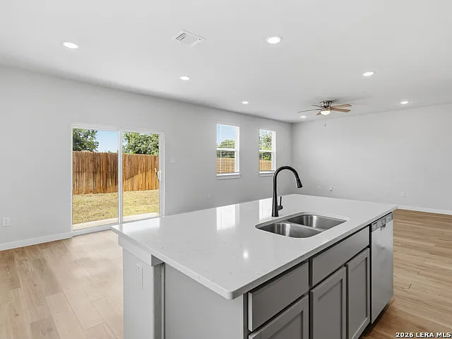 14607 Emerio Dr — Photo 10
