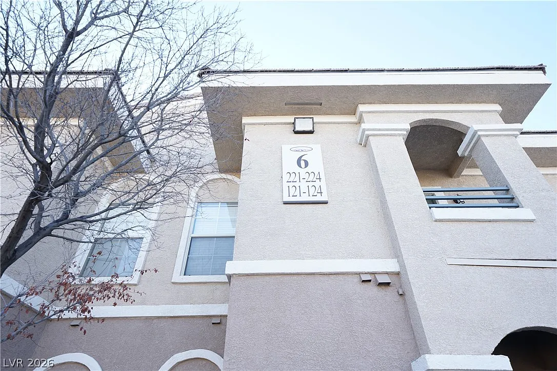 2 bed, 2.0 bath, 1077 sqft, $1,440 — Photo 2
