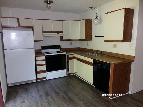 Kitchen, appliances included