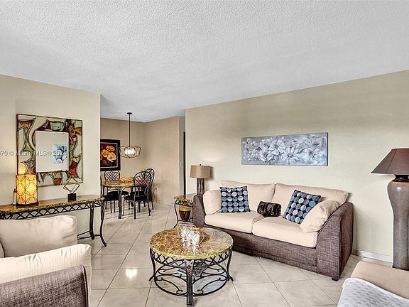 5th image of 16790 NE 14th Ave APT 206
