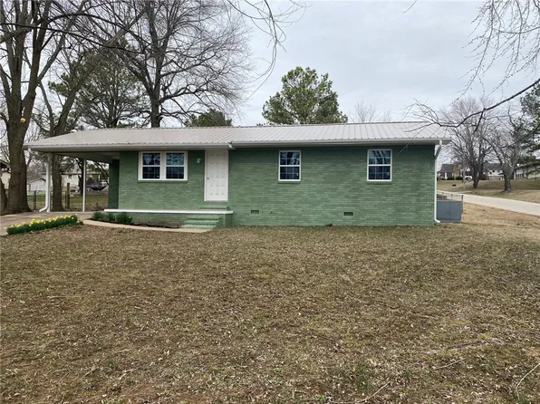 215 Northview Ave, Huntsville, AR 72740