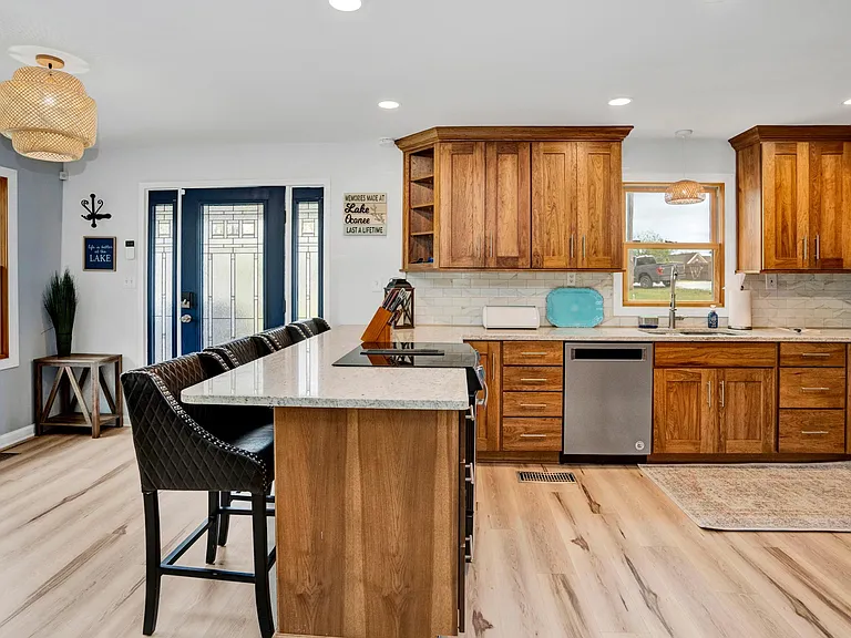 218 Long Island Dr — Photo 14