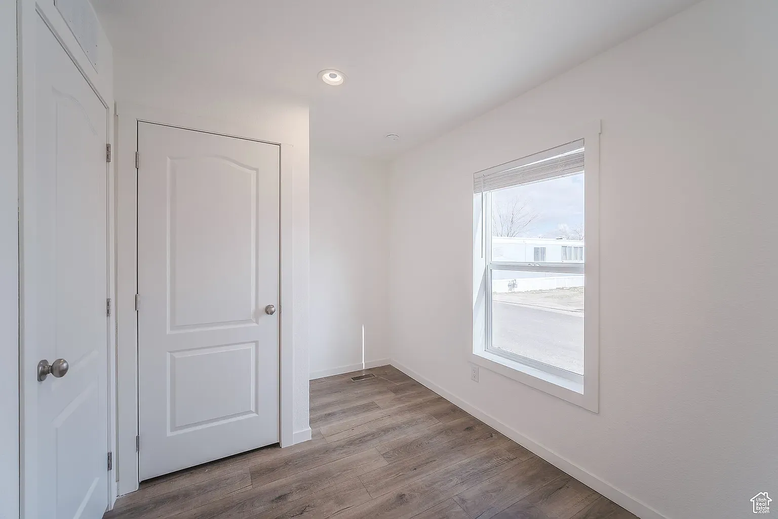 3 bed, 868 sqft, $1,650 — Photo 3