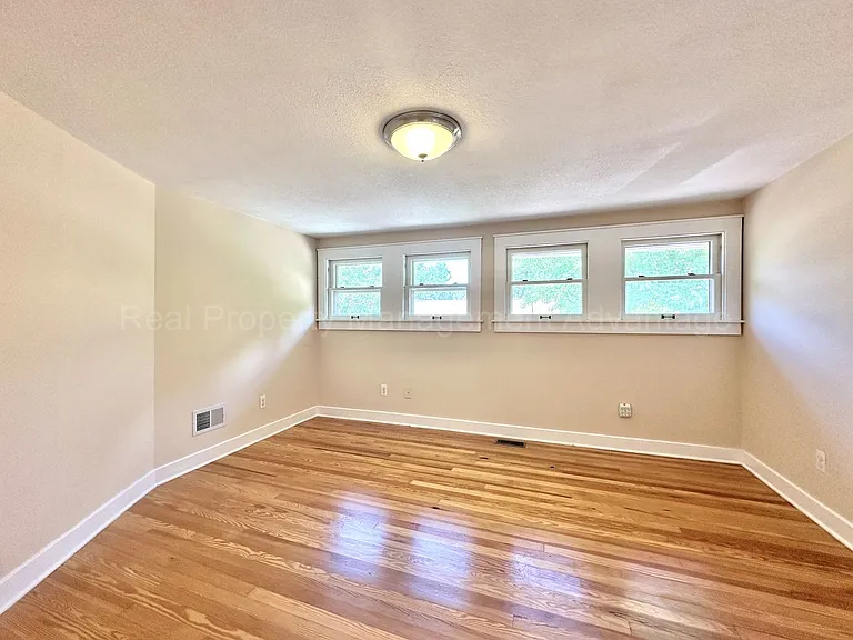 217 Gardenia Ave — Photo 15