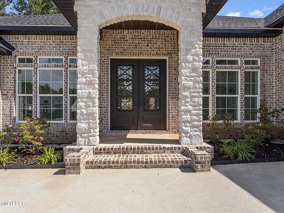 3rd image of 500 Oak Haven Dr