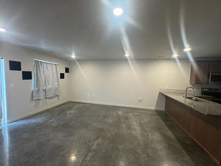 670 Tinley St — Photo 13