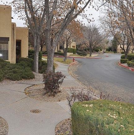 5th image of 10247 Las Casitas Ct NE