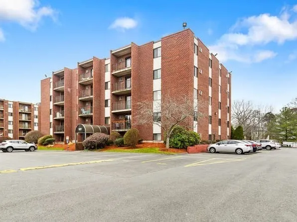 137 Franklin St APT 404, Stoneham, MA 02180