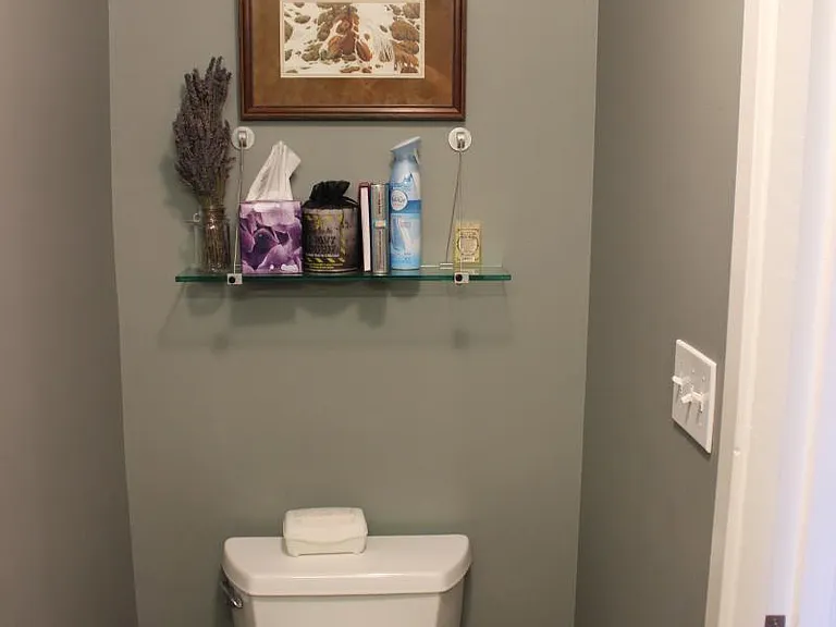 Main floor 1/2 Bathroom
