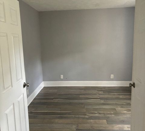 4th image of 3811 John Ave #4