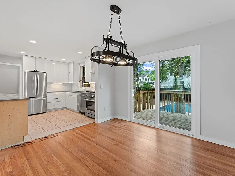 8 Brook Way — Photo 5