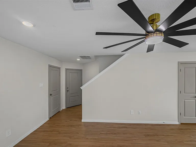 17722 Grove Hill Dr — Photo 3