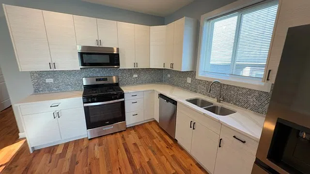 3 bed, 1350 sqft, $2,500 — Photo 4