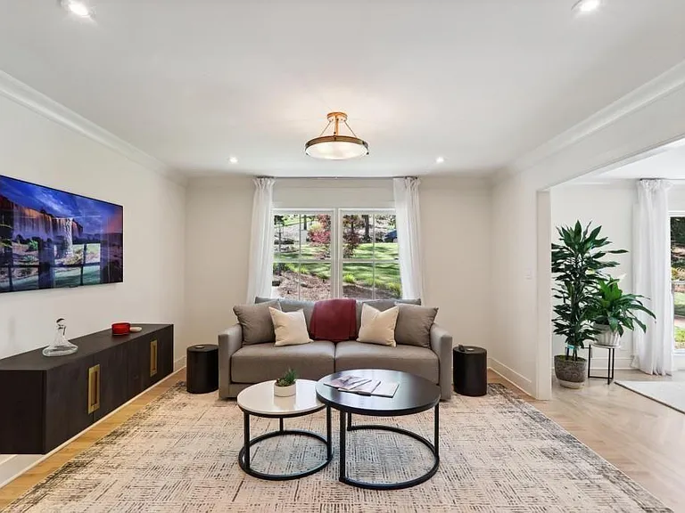 1007 Somerset Dr NW — Photo 4