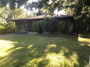 481 Revilo Ave, Shirley, NY 11967