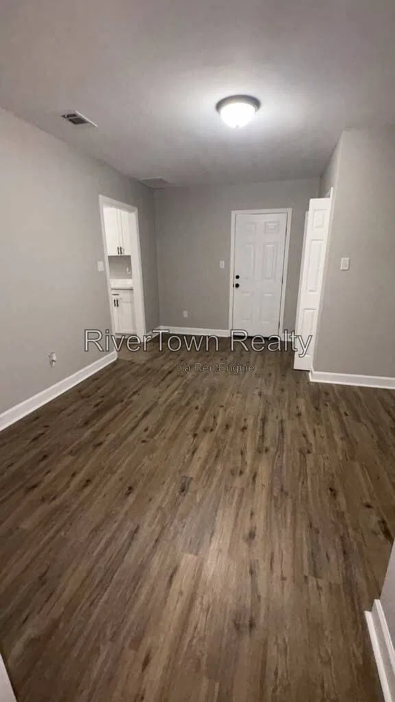 3 bed, 1.0 bath, 1171 sqft, $1,095 — Photo 3