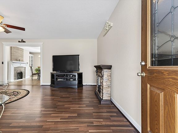 4th image of 104 Oak Crest Dr