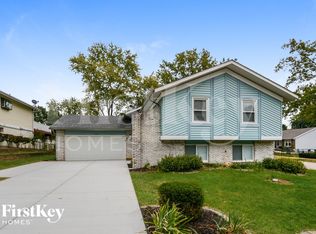 1226 Treetop Village Dr, Ballwin, MO 63021